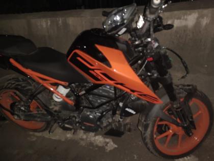 accident Bhiwandi two-wheeler hit to container; A minor was killed and another was seriously injured | भिवंडीत दुचाकीची कंटेनरला जोरदार धडक;  भीषण अपघातात अल्पवीयन मुलगा ठार तर एक गंभीर जखमी