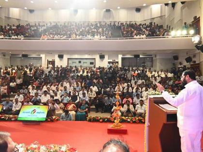 excitement applause and whistle at the yashwantrao chavan centre in mhada lottery | उत्कंठा, चिंता, टाळ्या आणि शिट्ट्या...; यशवंतराव चव्हाण केंद्रात उत्साह