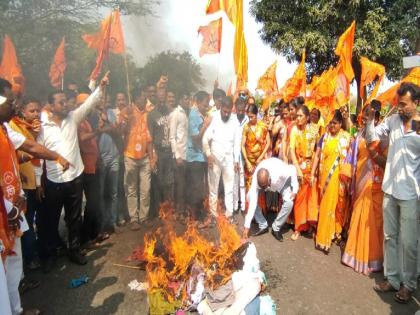 Burning of Karnataka CM statue near Mahisal clash between police and Shiv Sainik | म्हैसाळ जवळ कर्नाटक मुख्यमंत्र्यांच्या पुतळ्याचे दहन, पोलीस-शिवसैनिकांच्यात बाचाबाची