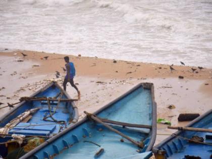 Order to vacate the hotel in the wake of the cyclone | चक्रीवादळाच्या पार्श्वभूमीवर हॉटेल रिकामी करण्याचे आदेश