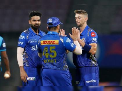 IPL 2022, MI vs RR Live Updates : 6,6,6,6,0 and Jos Buttler gone for 67 runs from 52 balls; Mumbai Indians bowler's restrict RR in 158 runs | Jos Buttler IPL 2022, MI vs RR Live Updates : ६,६,६,६; सलग चार षटकार खेचून जोस बटलरने वादळ आणले, पण मुंबईच्या गोलंदाजांनी ते थोपवले!