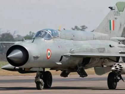 MiG-21 fighter jet to bid farewell after 62 years of service; fought Pakistan in 1965 war | ६२ वर्षांच्या सेवेनंतर मिग-२१ लढाऊ विमान निरोप घेणार; १९६५ च्या युद्धात पाकिस्तानला टक्कर दिलेली MiG-21 fighter jet to bid farewell after 62 years of service; fought Pakistan in 1965 war | ६२ वर्षांच्या सेवेनंतर मिग-२१ लढाऊ विमान निरोप घेणार; १९६५ च्या युद्धात पाकिस्तानला टक्कर दिलेली