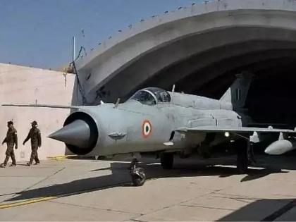 MiG-21, which keeps crashing, remains on the ground for some time; Indian Air Force's decision to stop flights | सतत कोसळणारे 'मिग-२१' काही काळ जमिनीवरच; उड्डाणे थांबविण्याचा भारतीय हवाई दलाचा निर्णय