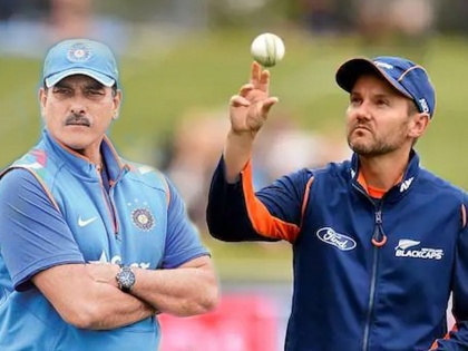 Ravi Shastri responds to Mike Hesson's tweet congratulating him for retaining head coach's role in Indian team | रवी शास्त्रींच्या फेरनियुक्तीनंतर माईक हेसन यांनी केलं ट्विट, म्हणाले...