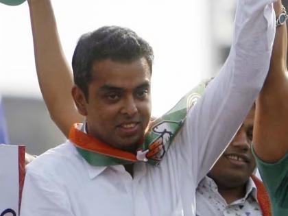 Milind deora Latest News: Ended 55-year association with Congress; Milind deora's tweet on the news of joining the Shinde group Shivsena | काँग्रेसशी गेल्या ५५ वर्षांपासूनचे संबंध संपले; शिंदे गटात जाण्याच्या वृत्तावर मिलिंद देवरांचे ट्विट