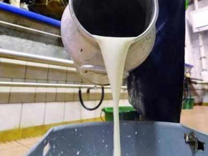 buffalo milk price increase by 2 rupees in mumbai | मुंबईत दूध महागणार, म्हशीच्या दूध दरात दोन रुपयांनी वाढ 