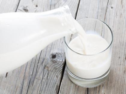 these foods and milk combination is dangerous for health | दुधासोबत जर 'हे' पदार्थ खाल्ले तर होतील गंभीर आजार, अजिबात ट्राय करु नका हे कॉम्बिनेशन्स