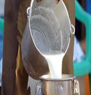 सणासुदीच्या काळात देशात पुन्हा महाग होऊ शकते दूध, कारण...
