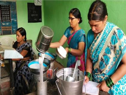 Two women from Nanundre in Panhala taluka of Kolhapur district have successfully run a milk dairy business | Kolhapur: दूध संस्थेच्या कारभारावर आवाज उठविला, अन् नणुंद्रेतील 'त्या' दोघींनी डेअरी व्यवसाय यशस्वी करुन दाखविला