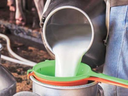 Payments of milk producers in Akola district stalled! | अकोला जिल्ह्यातील दूध उत्पादकांची देयके रखडली!