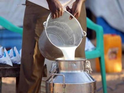 in mumbai it has difficult to detect adulteration in milk supplied only 180 norms taken in 5 months | कसे होणार ‘दूध का दूध पानी का पानी’? ५ महिन्यांत केवळ १८० नुमने घेतले