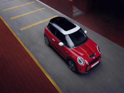 Mini Cooper SE Charged Edition launched at Rs 55 lakh | MINI Cooper SE इलेक्ट्रिक लाँच; फीचर्स आणि किंमत जाणून घ्या... 