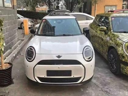 Next-generation MINI Cooper SE Leaks, Shows Bold Rear End, BMW India | लाँचिंग आधीच 'या' आलिशान इलेक्ट्रिक कारचे फोटो लीक; सिंगल चार्जवर 270 किमी धावणार!