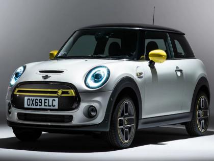 mini launches all electric cooper se in india priced at 47 lakh 20 thousand | MINI कारने भारतीय बाजारपेठेत उडवली खळबळ; एकदा चार्ज केल्यानंतर धावेल 270 किमी