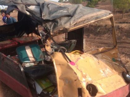 Driver dies under truck, killing driver along with girls, accident on 12th day on national highway | ट्रकखाली मिनीडोअर दबून मुलीसह चालक ठार, राष्ट्रीय महामार्गावर सलग 12व्या दिवशी अपघात