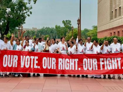 Opposition MPs Wear124-Year-Old Minta Devi Shirts | कोण आहेत १२४ वर्षीय मिंता देवी? ज्यांच्या नावाचं टी-शर्ट घालून विरोधकांचा संसदेत राडा! Opposition MPs Wear124-Year-Old Minta Devi Shirts | कोण आहेत १२४ वर्षीय मिंता देवी? ज्यांच्या नावाचं टी-शर्ट घालून विरोधकांचा संसदेत राडा!