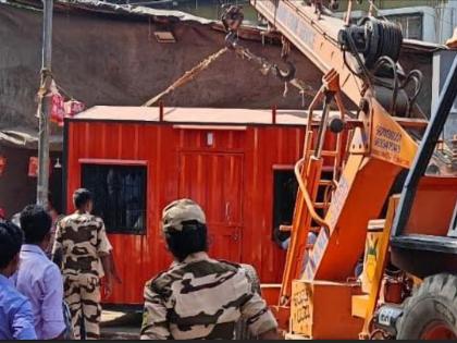 BJP aggressive against Shinde Sena's container branches in Mira Bhayandar; BJP's container offices will be set up like Shinde Sena's container branches | मीरा भाईंदरमध्ये शिंदेसेनेच्या कंटेनर शाखांविरोधात भाजपा आक्रमक; शिंदेसेनेच्या कंटेनर शाखेप्रमाणेच भाजपाची कंटेनर कार्यालये थाटणार BJP aggressive against Shinde Sena's container branches in Mira Bhayandar; BJP's container offices will be set up like Shinde Sena's container branches | मीरा भाईंदरमध्ये शिंदेसेनेच्या कंटेनर शाखांविरोधात भाजपा आक्रमक; शिंदेसेनेच्या कंटेनर शाखेप्रमाणेच भाजपाची कंटेनर कार्यालये थाटणार