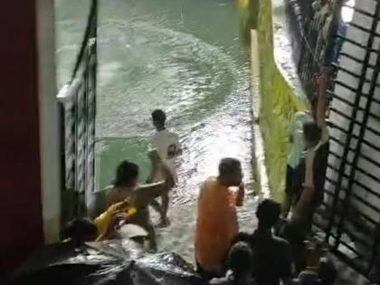 A case has been registered against 26 to 31 people who incited an illegal gathering, pushed a governmeocks and immersed idols in a natural lake. | बेकायदेशीर जमाव जमवत चिथावणी, सरकारी अधिकाऱ्यास धक्का, टाळे तोडत नैसर्गिक तलावात मूर्ति विसर्जन करणाऱ्या २६ ते ३१ जणांवर गुन्हा दाखल A case has been registered against 26 to 31 people who incited an illegal gathering, pushed a governmeocks and immersed idols in a natural lake. | बेकायदेशीर जमाव जमवत चिथावणी, सरकारी अधिकाऱ्यास धक्का, टाळे तोडत नैसर्गिक तलावात मूर्ति विसर्जन करणाऱ्या २६ ते ३१ जणांवर गुन्हा दाखल