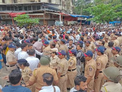 Permission denied for the march of Marathi speakers at Miraroad; Clash between police and activists | संघर्ष चिघळला! मराठी भाषिकांच्या मोर्चाला परवानगी नाकारली; पोलीस आणि कार्यकर्त्यांमध्ये झटापट Permission denied for the march of Marathi speakers at Miraroad; Clash between police and activists | संघर्ष चिघळला! मराठी भाषिकांच्या मोर्चाला परवानगी नाकारली; पोलीस आणि कार्यकर्त्यांमध्ये झटापट