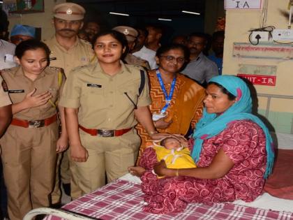 Security guard responsible for Miraj baby kidnapping case, investigation report finds fault | Sangli: मिरजेतील बाळाच्या अपहरण प्रकरणी सुरक्षारक्षक जबाबदार, चौकशी अहवालात ठपका Security guard responsible for Miraj baby kidnapping case, investigation report finds fault | Sangli: मिरजेतील बाळाच्या अपहरण प्रकरणी सुरक्षारक्षक जबाबदार, चौकशी अहवालात ठपका