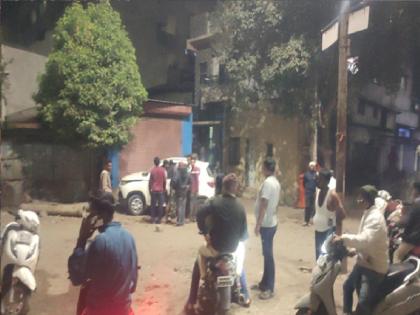 Clash between two groups in Miraj over a minor reason, The police dispersed the mob by lathis | Sangli News: किरकोळ कारणावरून मिरजेत दोन गटात तुफान हाणामारी, पोलिसांनी लाठीमार करून जमावाला पांगवले