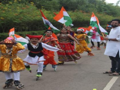 One hour skating in traditional costumes at Miraj on Independence Day | स्वातंत्रदिनानिमित्त मिरजेत पारंपारिक वेशभूषेत एक तास स्केटिंग