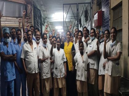 Strike of government employees: Mirj government hospital nurses stopped work at midnight, Impact on patient care | Strike of government employees: मिरजेत शासकीय रुग्णालयातील पारिचारीकांनी मध्यरात्रीच केले काम बंद, रुग्णसेवा सलाईनवर