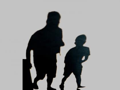Police call directly to Bihar for missing child in Chhatrapati Sambhajinagar | छत्रपती संभाजीनगरात हरवलेल्या मुलासाठी पोलिसांचा थेट बिहारमध्ये फोन, पालकांची झाली भेट Police call directly to Bihar for missing child in Chhatrapati Sambhajinagar | छत्रपती संभाजीनगरात हरवलेल्या मुलासाठी पोलिसांचा थेट बिहारमध्ये फोन, पालकांची झाली भेट