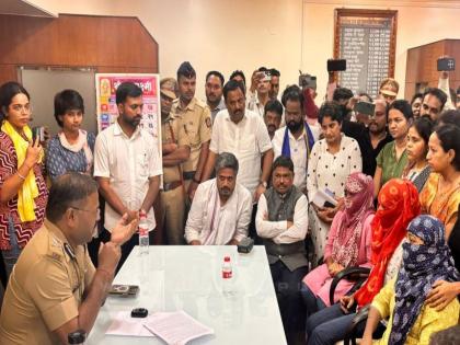 Cases have been registered against 8 people, including the 3 girls who demanded a case be filed against the police | पोलिसांवर गुन्हा दाखल करण्याची मागणी करणाऱ्या 'त्या' ३ मुलींसह ८ जणांवर गुन्हे दाखल 