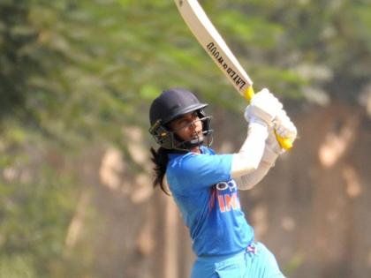 Mithali Raj scored a century, creat two records | मिताली राजची शतकी खेळी, दोन विक्रमांना गवसणी