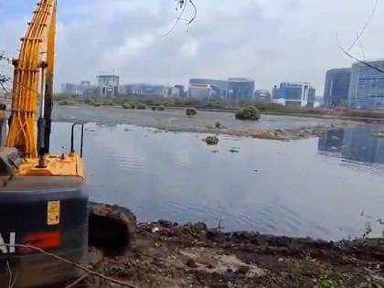 Break in Mithi River cleaning Contractor absconding after allegations of scam | ‘मिठी’च्या सफाईला ब्रेक! घोटाळ्याच्या आरोपानंतर कंत्राटदार फरार Break in Mithi River cleaning Contractor absconding after allegations of scam | ‘मिठी’च्या सफाईला ब्रेक! घोटाळ्याच्या आरोपानंतर कंत्राटदार फरार