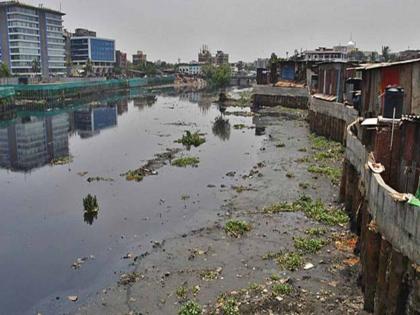 Locals have expressed fear that water from the Mithi River will enter nearby settlements during heavy rains | मिठीजवळ वस्त्यांमध्ये पाणी शिरणार? Locals have expressed fear that water from the Mithi River will enter nearby settlements during heavy rains | मिठीजवळ वस्त्यांमध्ये पाणी शिरणार?