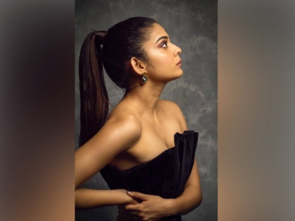Mithila palkar looking hot in black dress | या मराठमोळ्या अभिनेत्रीच्या सौंदर्याची भुरळ पडली बॉलिवूडलाही, पाहा तिचे बोल्ड फोटो