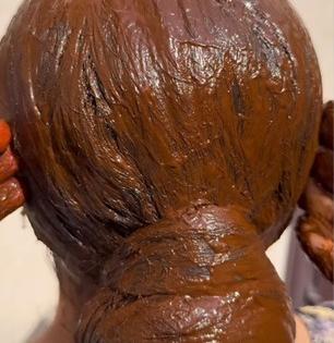 मेहेंदी भिजवताना त्यात घाला ५ रुपयांची ही छोटीशी गोष्ट, केसांना सुंदर बर्गंडी-लाल रंग मिळेल महागड्या पार्लरसारखा...