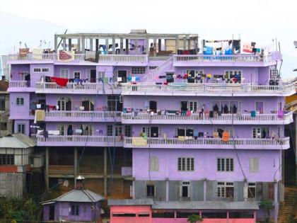 World Largest Family: 100-room house and 167 members; The world's largest family lives in this state in India | १०० खोल्यांचे घर अन् १६७ सदस्य; भारतातील या राज्यात राहते जगातील सर्वात मोठे कुटुंब World Largest Family: 100-room house and 167 members; The world's largest family lives in this state in India | १०० खोल्यांचे घर अन् १६७ सदस्य; भारतातील या राज्यात राहते जगातील सर्वात मोठे कुटुंब