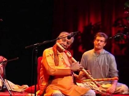 Mangeshkar Award to Chaurasia; Bhimsen Joshi Lifetime Achievement to Shivkumar Sharma | हरिप्रसाद चौरसिया यांना मंगेशकर पुरस्कार; पं. शिवकुमार शर्मा यांना भीमसेन जोशी जीवनगौरव