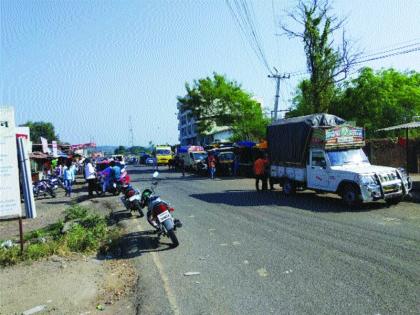  Farmers interrupted for widening, farmers' request to government | रुंदीकरणात शेतजमिनी बाधित, शेतकऱ्यांचे शासनाला निवेदन