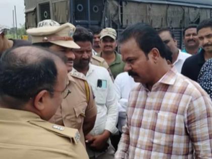 Protests intensify in Muktainagar Shinde group MLA Chandrakant Patil and farmers in police custody | मुक्ताईनगरमध्ये आंदोलन तीव्र; शिंदे गटाचे आमदार चंद्रकांत पाटील, शेतकरी पोलिसांच्या ताब्यात Protests intensify in Muktainagar Shinde group MLA Chandrakant Patil and farmers in police custody | मुक्ताईनगरमध्ये आंदोलन तीव्र; शिंदे गटाचे आमदार चंद्रकांत पाटील, शेतकरी पोलिसांच्या ताब्यात
