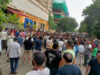 Against water scarcity in Samata Nagar Sarovaya Complex; More than 1,000 citizens made roadblocks | समता नगर सरोवाया  संकुलातील पाणीटंचाई विरोधात; १००० हुन अधिक नागरिकांनी केला रास्ता रोको