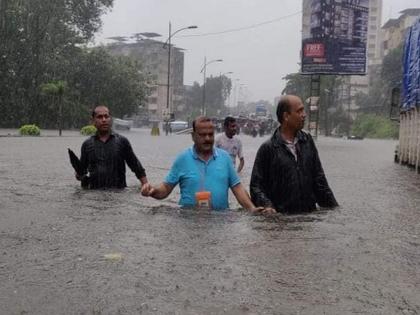 'Should be an MLA' ... A leader for citizens in the tumultuous rains in Mumbai BJP MLA narendra pawar | 'आमदार असा असावा'... मुंबईतील तुंबलेल्या पावसात नागरिकांसाठी झटणारा MLA