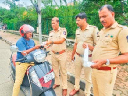 RTO cracks down on illegal bike taxis | बेकायदा बाइक टॅक्सीवर आरटीओचा बडगा; महामुंबईतील मोहिमेत जप्त केल्या ७८ बाईक RTO cracks down on illegal bike taxis | बेकायदा बाइक टॅक्सीवर आरटीओचा बडगा; महामुंबईतील मोहिमेत जप्त केल्या ७८ बाईक