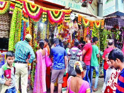 Dadar's market housefool : demand for eco-friendly literature | इको-फ्रेण्डली साहित्याला मागणी, सुट्टीच्या निमित्ताने दादरची बाजारपेठ हाउसफुल्ल