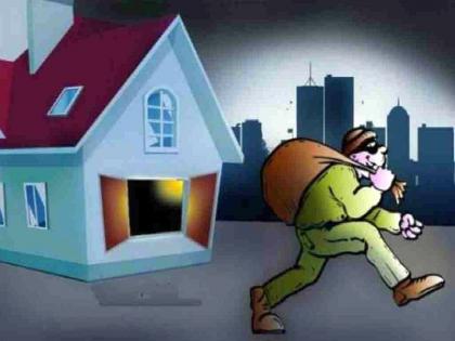 Burglary in woman's house in Tumsar; 20 thousand cash and gold jewelry were stolen | नातेवाइकांकडे झोपायला जाणे पडले महागात, घरात झाली चोरी; रोख रकमेसह दागिने लंपास