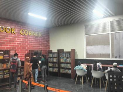 Book Corner at Chitar Line Metro Station Free for citizens | चितार ओळी मेट्रो स्टेशनवर ‘बुक कॉर्नर’; नागरिकांसाठी नि:शुल्क