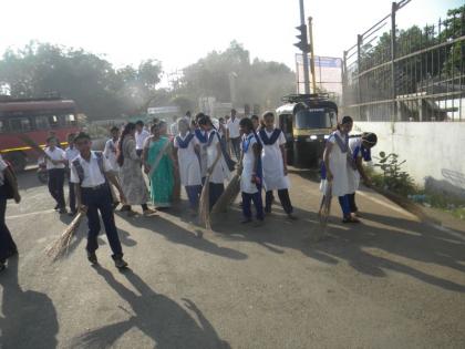 200 students did the campus clean | २०० विद्यार्थ्यांनी केला परिसर स्वच्छ