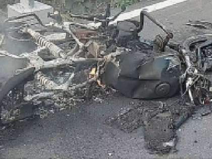 three dies as truck hits bike in ashti chamorshi road | ट्रकची दुचाकीला जबर धडक; मायलेकीसह तिघांचा मृत्यू
