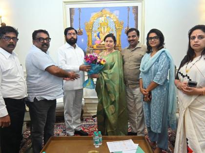 ऐन मनपा निवडणुकीत मनसेला मोठा धक्का! माजी नगरसेवकांचा पक्षाला रामराम, शिंदे गटात प्रवेश - Marathi News | big blow to mns in the bmc elections 2026 former corporators quit the party and join shiv sena shinde group | Latest politics News at Lokmat.com