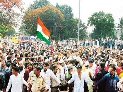 The potential danger was averted; Commissioner of Police landed on the field; Conditions handled with restraint | संभाव्य धोका टळला; पोलीस आयुक्त उतरले फिल्डवर; संयम दाखवत हाताळली परिस्थिती