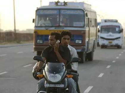  Speaking on mobile while driving is not a crime; Kerala High Court's result | वाहन चालविताना मोबाइलवर बोलणे हा गुन्हा नाही; केरळ हायकोर्टाचा निकाल