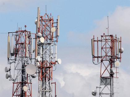 A case has been filed against a farmer on the pretext of installing a mobile tower | मोबाइल टावर बसवण्याच्या बहाण्याने शेतकऱ्याला गंडा, गुन्हा दाखल